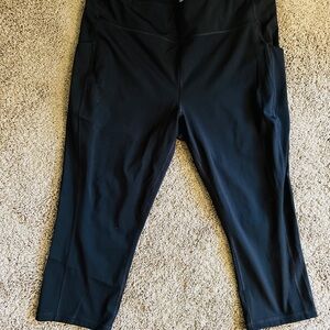 Black 2x capris